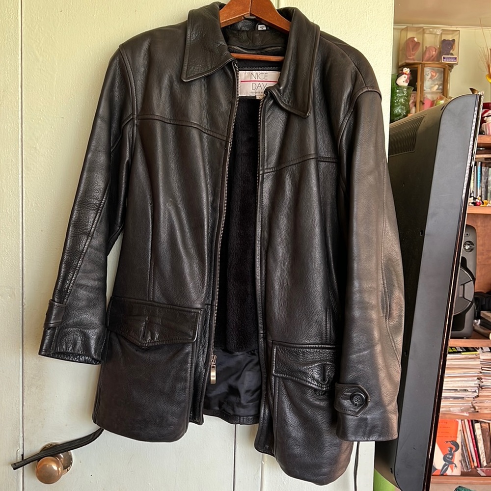 Vintage mens leather jacket w/ lining and belt.Can be worn by women.Dark brown